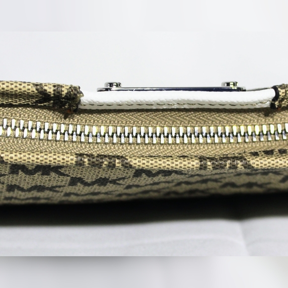 Michael Kors logo Belt bag, SM. EUC - Picture 10 of 16